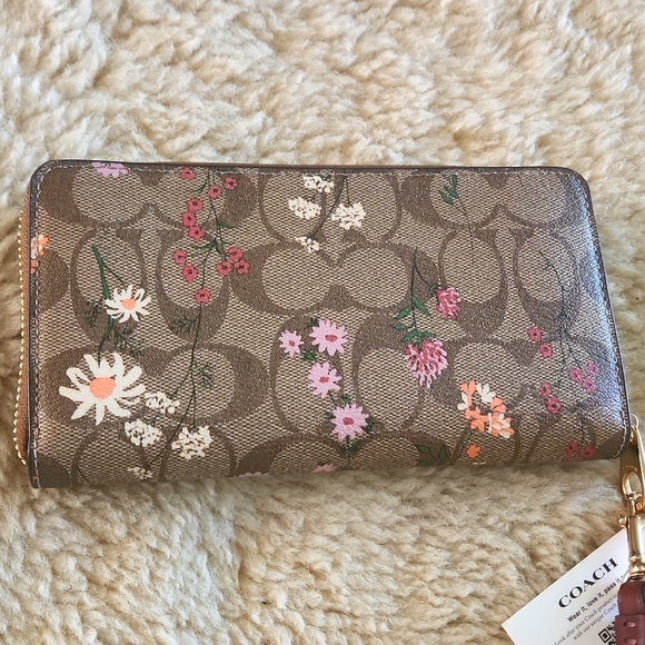 NWOT Coach Signature Wildflower Long Zippered Wallet/Wristlet 🤎🩷🌸🎁 - Picture 6 of 16